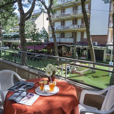 Hotel Colombo Riccione Exteriör bild
