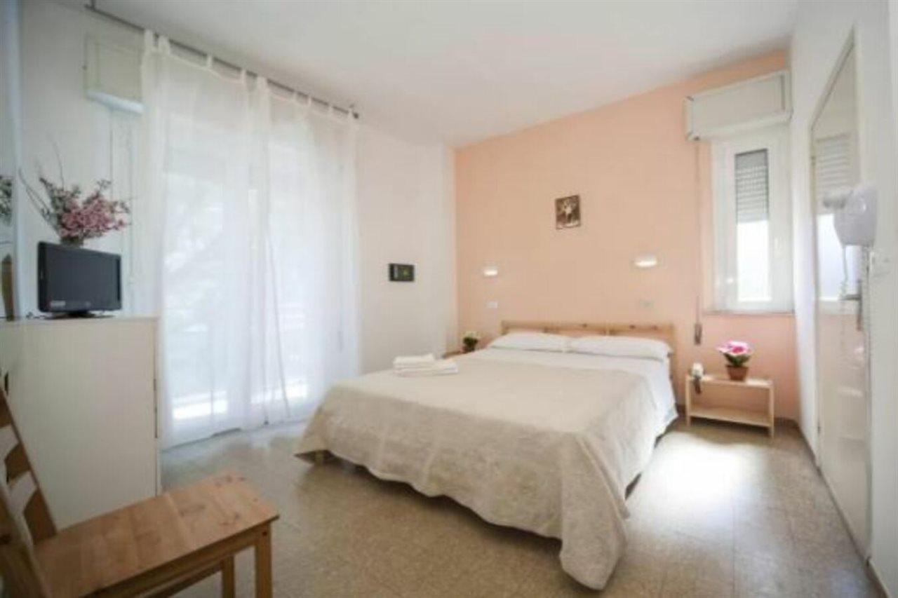 Hotel Colombo Riccione Exteriör bild