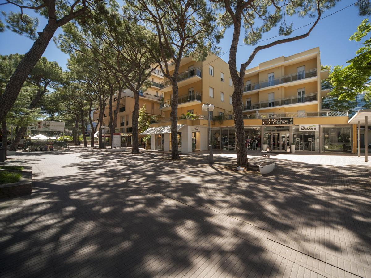 Hotel Colombo Riccione Exteriör bild