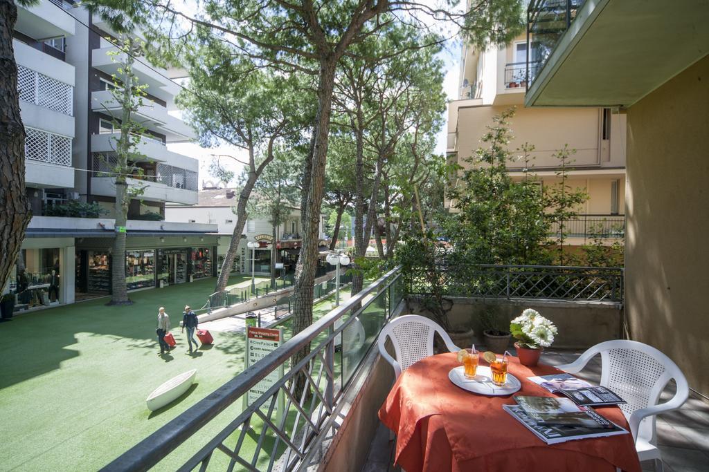 Hotel Colombo Riccione Exteriör bild