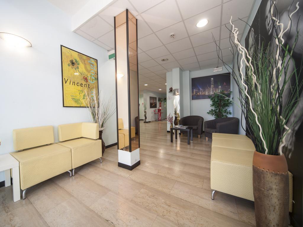 Hotel Colombo Riccione Exteriör bild